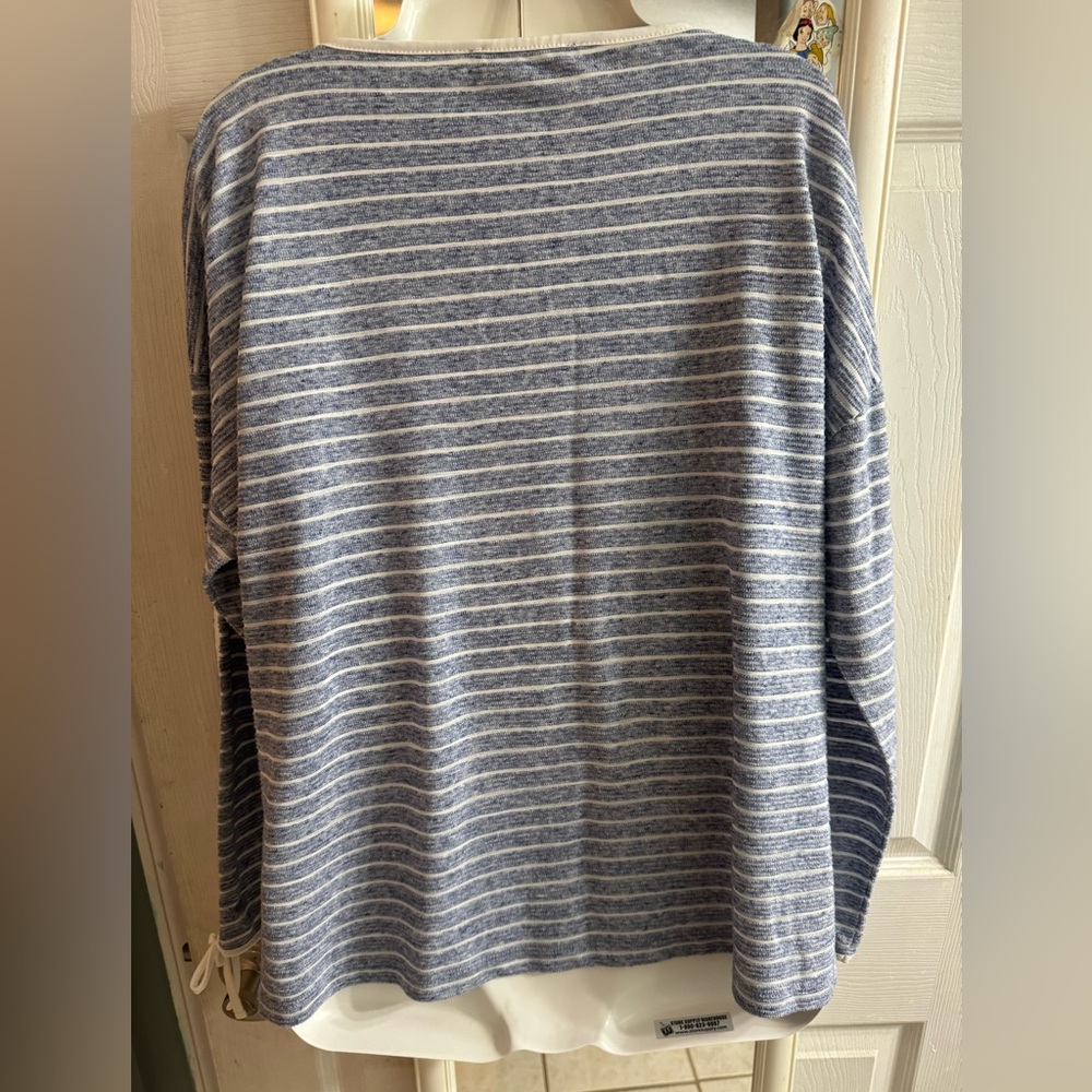 Ivanka Trump long sleeve top. Medium - Picture 4 of 5